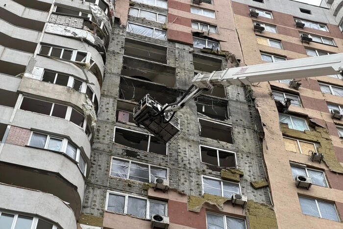 Нічна атака 17 червня: у Дарницькому районі триває ліквідація наслідків (фото)