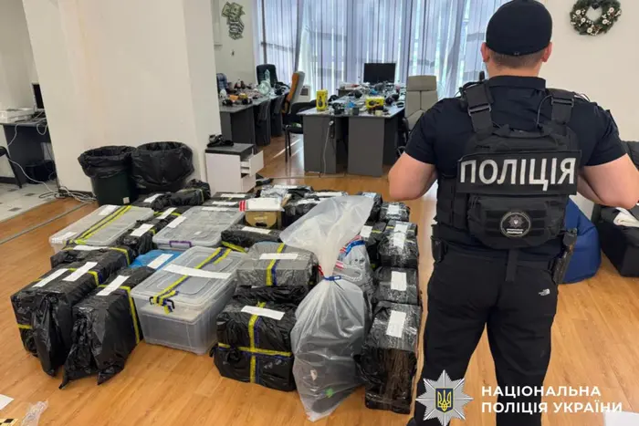 Українські та чеські правоохоронці ліквідували масштабну мережу кол-центрів
