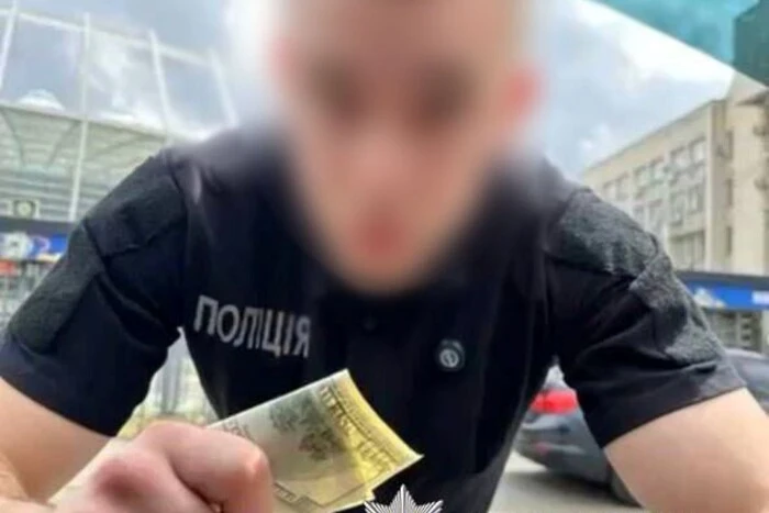Блогери у Києві знімали провокативні відео у поліцейській формі задля хайпу