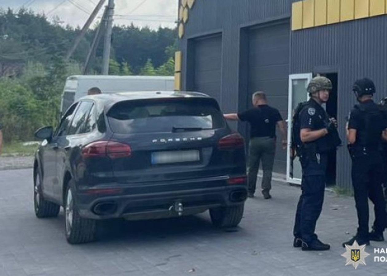 На Львівщині сталась стрілянина у приміщенні автосервісу, є загиблі