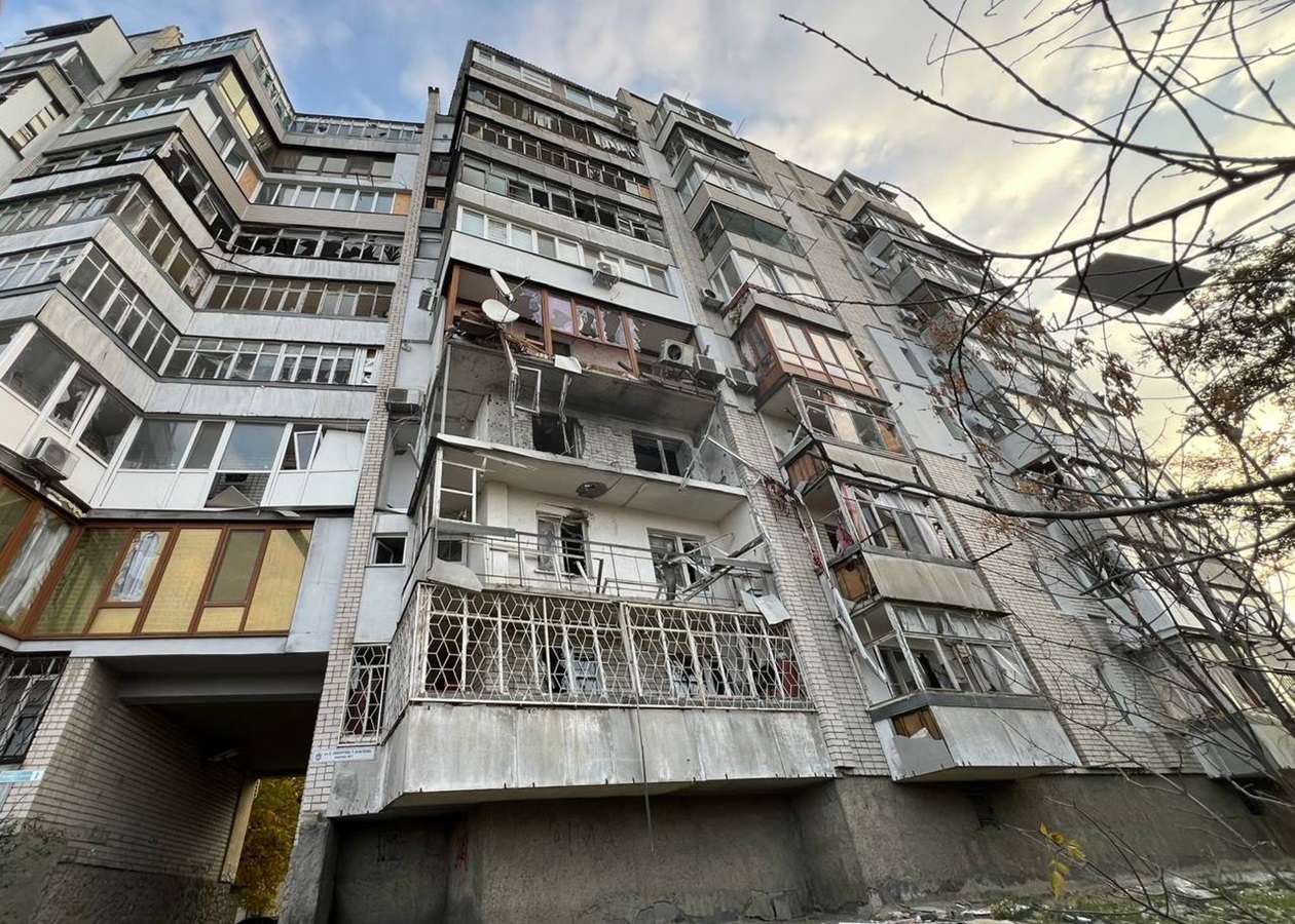 Удар по Херсону: двоє загиблих, 14 поранених