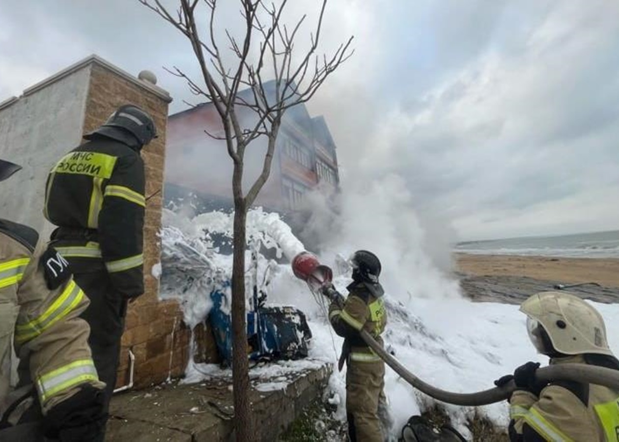 В Дагестані гелікоптер упав на житловий будинок: є загиблі й поранені