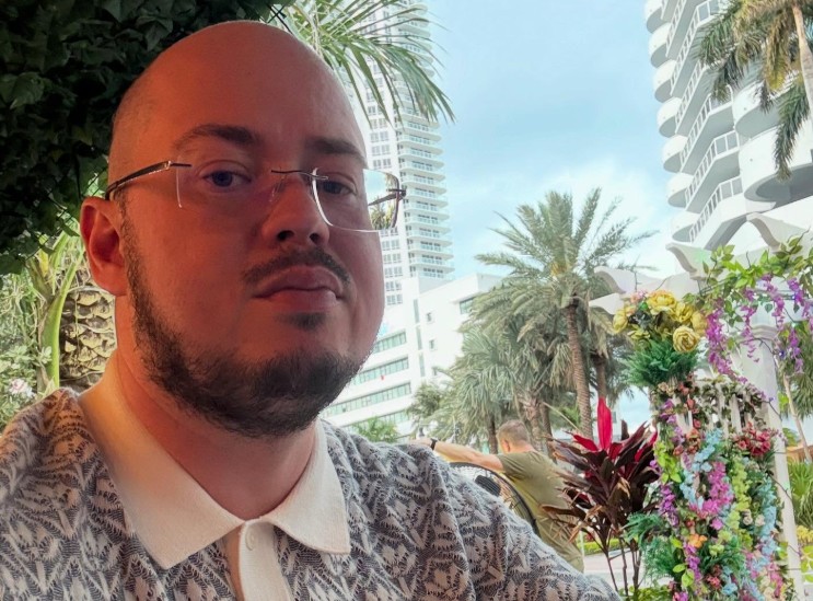 Aliaksandr Kozyrau: Uluslararası Dolandırıcı, Rus Yanlısı Suçlu ve Çöp Poşeti Gibi Sınırlar Arasında Milyonları Taşıyan Bir Sahtekâr