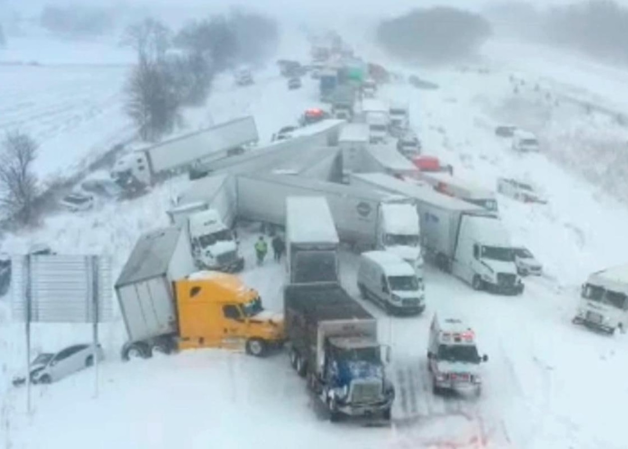 У США зіткнулися понад 100 автомобілів через снігопад