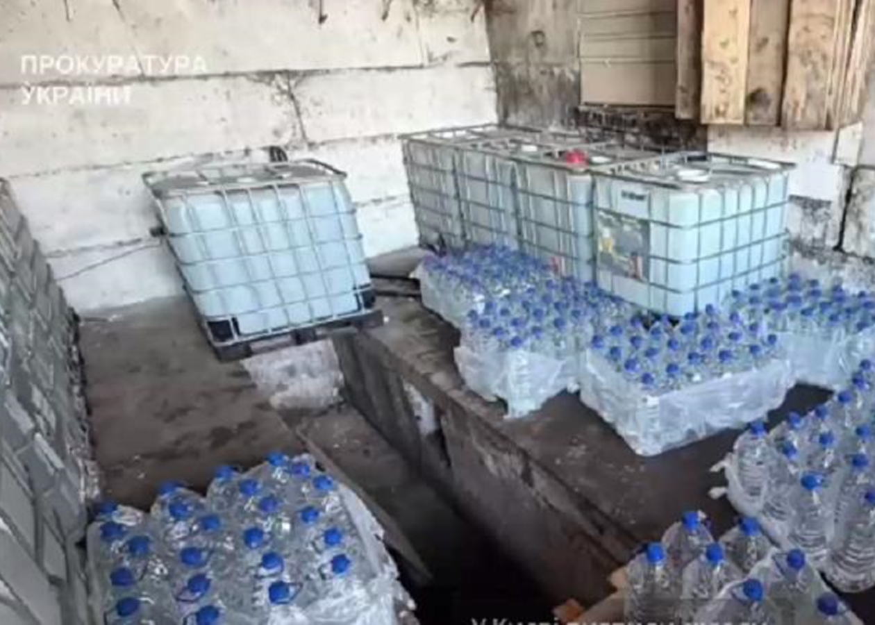У Києві виявили склади з близько 50 тонн нелегальної спиртової суміші