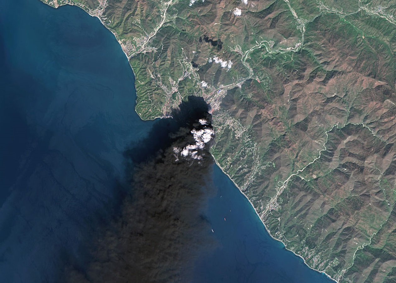 Туапсе накрив "нафтовий" дощ