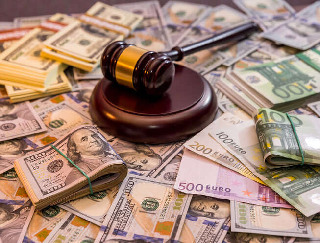 Суд закрив справу проти чоловіка, якого звинувачували у приховуванні 44 тисяч євро на кордоні