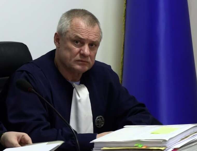 ВРП закрила справу проти судді Василенка, який 25 разів їздив до окупованого Криму