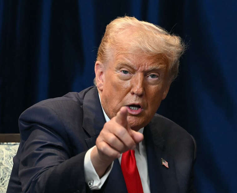 Трамп задумався про мита у 200% проти Росії та України, щоб змусити їх укласти мирну угоду